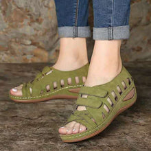 Last inn bildet i Galleri-visningsprogrammet, Romerske sko med spenne og utskjæring