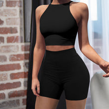 Last inn bildet i Galleri-visningsprogrammet, Uformelt ensfarget sett med O-hals ermeløs topp og shorts
