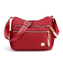 Last inn bildet i Galleri-visningsprogrammet, Nylon Dumpling Shoulder Bag