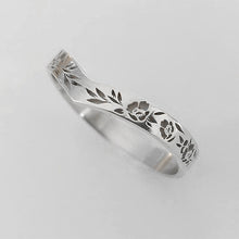 Last inn bildet i Galleri-visningsprogrammet, Elegant og enkel ring med kransdesign