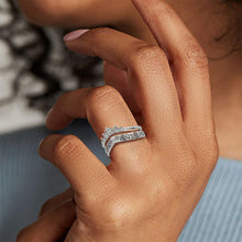 Last inn bildet i Galleri-visningsprogrammet, Elegant og enkel ring med kransdesign