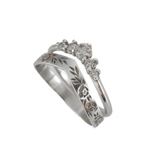 Last inn bildet i Galleri-visningsprogrammet, Elegant og enkel ring med kransdesign