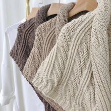 Last inn bildet i Galleri-visningsprogrammet, Knitted Triangle Shawl with Leather Buckle