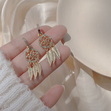Last inn bildet i Galleri-visningsprogrammet, Dreamcatcher Crystal Charm øredobber