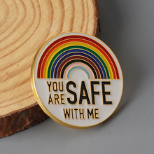 Last inn bildet i Galleri-visningsprogrammet, 'You are Safe with ME' emaljert brosjepinner anheng