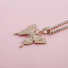 Last inn bildet i Galleri-visningsprogrammet, Crystal Pave Butterfly anheng halskjede