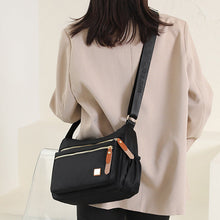 Last inn bildet i Galleri-visningsprogrammet, Nylon Dumpling Shoulder Bag