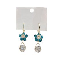 Last inn bildet i Galleri-visningsprogrammet, Simple Zircon Flower Earrings