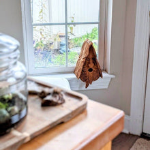 Last inn bildet i Galleri-visningsprogrammet, Håndlaget Lykkelig ånd fuglehus