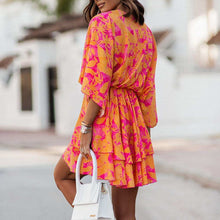 Last inn bildet i Galleri-visningsprogrammet, Printed wavy sleeve dress