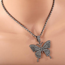 Last inn bildet i Galleri-visningsprogrammet, Crystal Pave Butterfly anheng halskjede