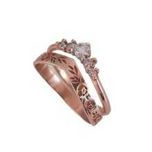 Last inn bildet i Galleri-visningsprogrammet, Elegant og enkel ring med kransdesign
