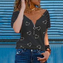 Last inn bildet i Galleri-visningsprogrammet, Kortermet T-skjorte med hjertetrykk og glidelås
