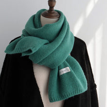 Last inn bildet i Galleri-visningsprogrammet, Warm all-match knitted scarf
