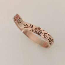 Last inn bildet i Galleri-visningsprogrammet, Elegant og enkel ring med kransdesign
