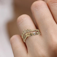 Last inn bildet i Galleri-visningsprogrammet, Elegant og enkel ring med kransdesign
