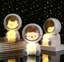 Last inn bildet i Galleri-visningsprogrammet, Astronaut LED nattlampe
