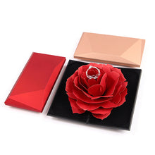 Last inn bildet i Galleri-visningsprogrammet, Ringboks med 3D Rose i papir
