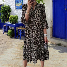 Last inn bildet i Galleri-visningsprogrammet, Midi-kjole med leopard-mønster
