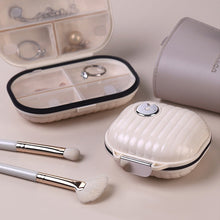 Last inn bildet i Galleri-visningsprogrammet, Bærbar daglig pilleboks
