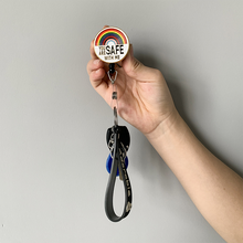 Last inn bildet i Galleri-visningsprogrammet, 'You are Safe with ME' emaljert brosjepinner anheng
