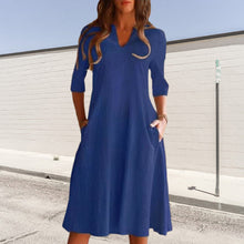 Last inn bildet i Galleri-visningsprogrammet, V-hals ensfarget kjole med midtermer
