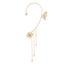 Last inn bildet i Galleri-visningsprogrammet, Sommerfugl øredobber med sirkon og dusk
