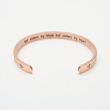 Last inn bildet i Galleri-visningsprogrammet, Justerbart armbånd med gravert melding
