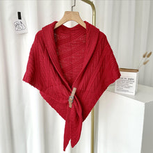 Last inn bildet i Galleri-visningsprogrammet, Knitted Triangle Shawl with Leather Buckle
